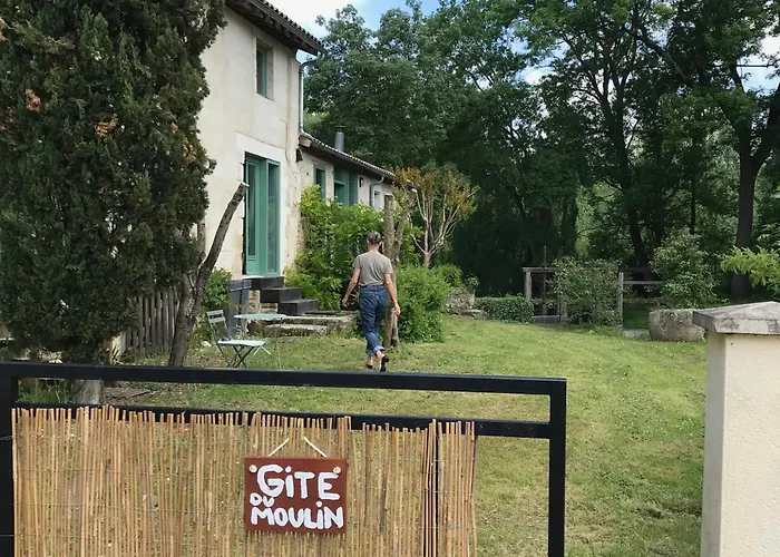 Ancien Moulin A Eau Sur La Seugne *